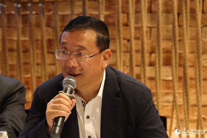 巴西文協(xié)主席上官建峰在座談會上致辭。人民網(wǎng)記者 陳海琪攝