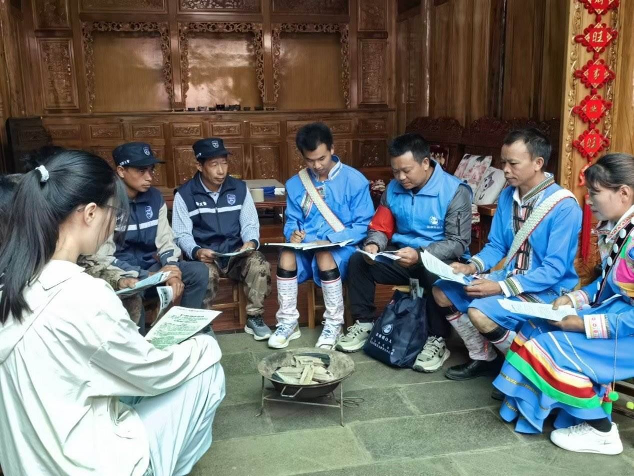 騰沖市猴橋鎮(zhèn)猴橋村國門新村舉辦火塘?xí)?。人民網(wǎng)記者 孝金波攝