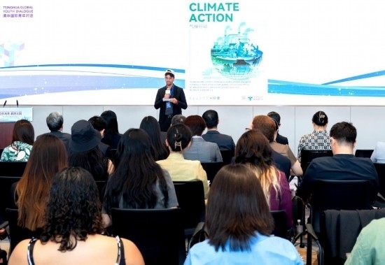 8月29日，在第二屆清華國(guó)際青年對(duì)話論壇活動(dòng)上，正在清華大學(xué)攻讀藥學(xué)博士的埃及留學(xué)生阿姆爾·瓦赫巴分享中國(guó)之旅的感悟。新華社發(fā)（畢尚宏攝）