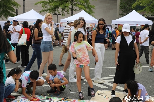 4、活動(dòng)吸引了很多小朋友參加。 人民網(wǎng)記者 李志偉攝