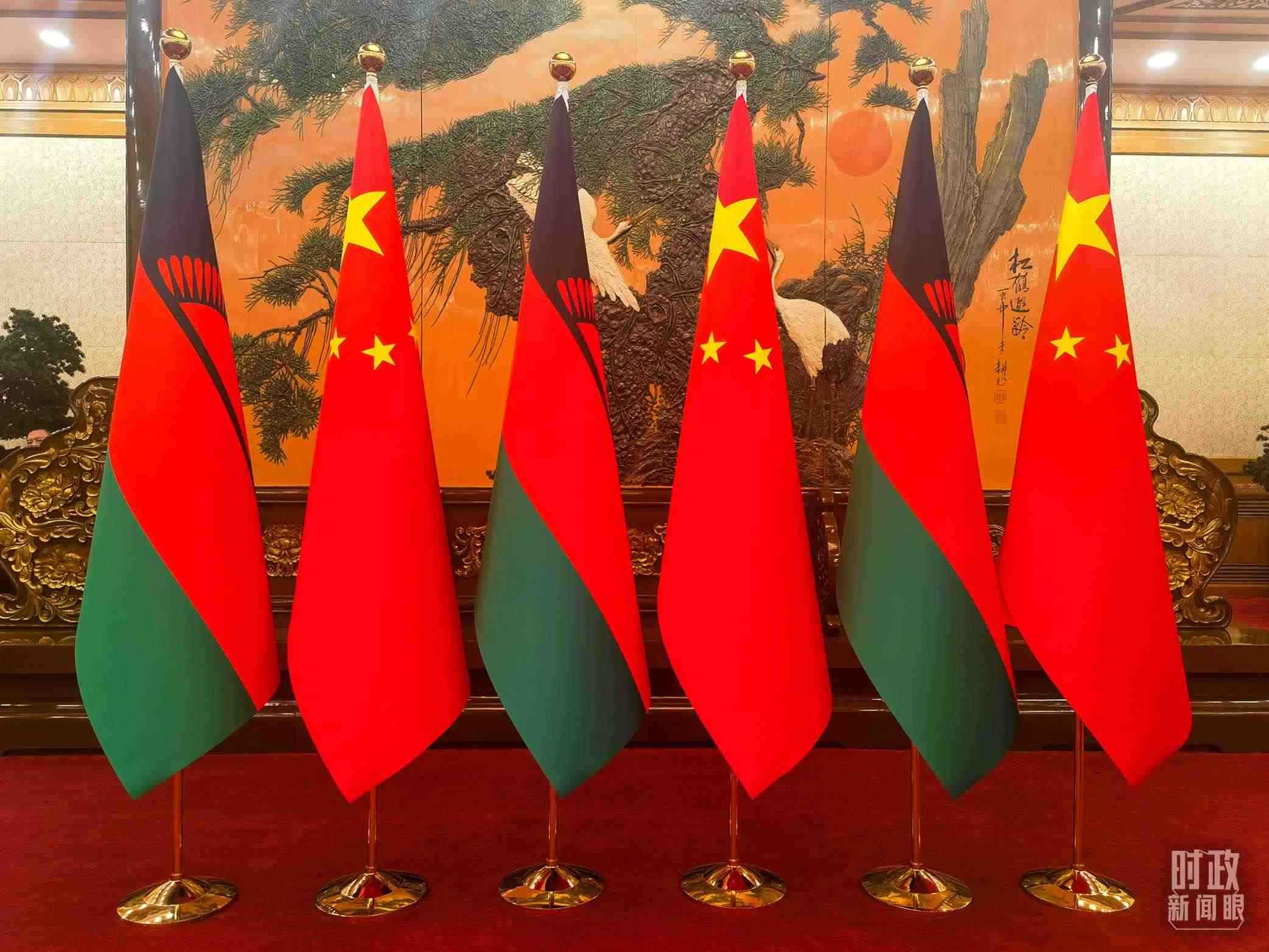 △中國和馬拉維國旗。（總臺央視記者陳曦拍攝）