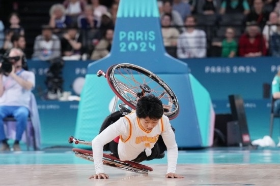 巴黎殘奧會(huì)｜“撞車(chē)、摔倒，我們都習(xí)慣了”