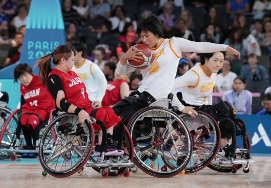 巴黎殘奧會(huì)｜“撞車(chē)、摔倒，我們都習(xí)慣了”
