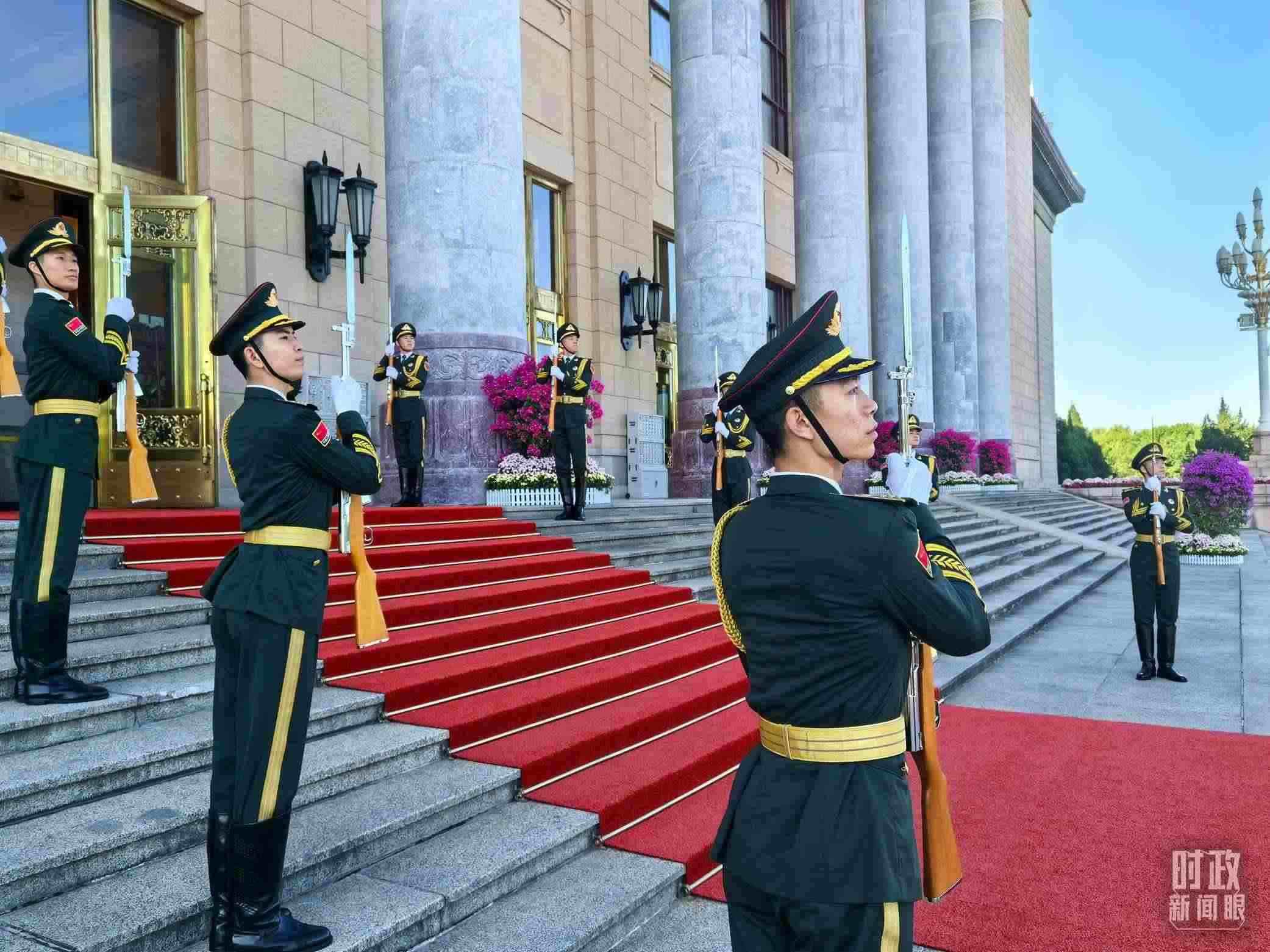 禮兵列隊(duì)迎接外賓。（總臺(tái)央視記者鐘銳拍攝）