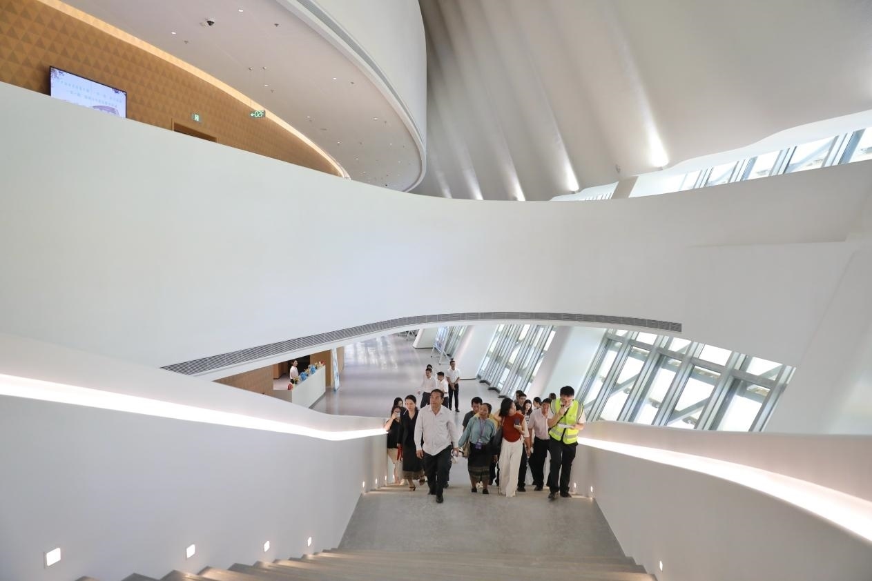 亞洲媒體考察團(tuán)正在上樓?！吨袊?jīng)濟(jì)周刊》記者 肖翊攝