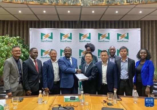 9月9日，在納米比亞首都溫得和克，嘉賓在簽字儀式后合影。新華社發(fā)（江西國際供圖）