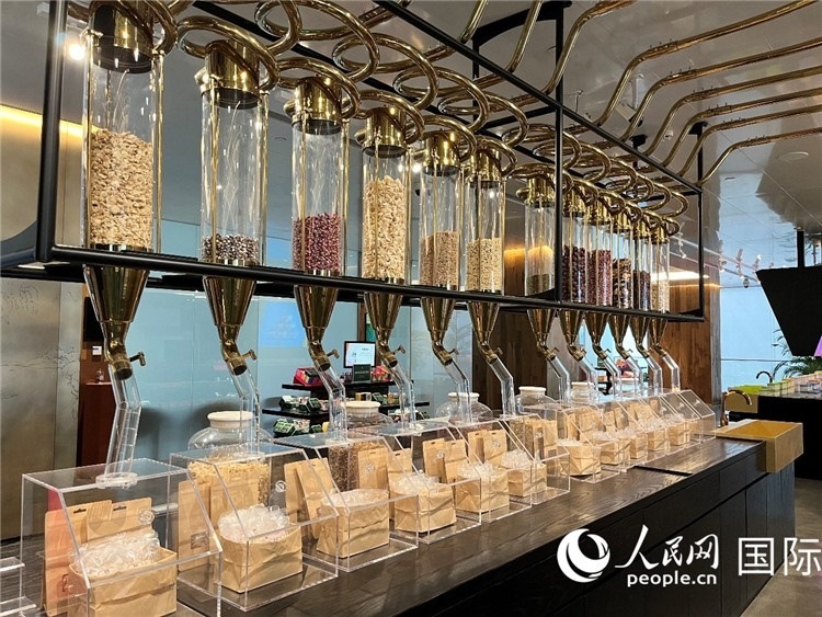 3.展示區(qū)展示的24節(jié)氣養(yǎng)生茶。（人民網(wǎng)記者陳思 攝）