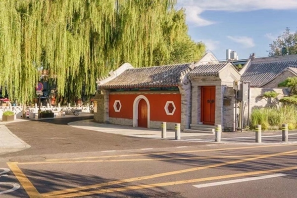 北京建筑大學(xué)古建保護(hù)與利用專業(yè)師生對北京德勝門內(nèi)大街開展空間品質(zhì)綜合提升項目，圖為項目竣工后的實景圖。校方供圖