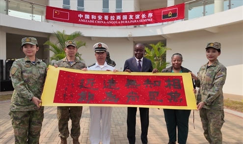 向內(nèi)圖大學(xué)贈送書法作品。內(nèi)圖大學(xué)孔子學(xué)院供圖