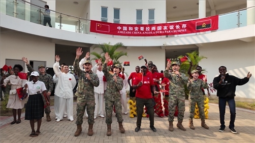 中安合唱歌曲《相親相愛》。內(nèi)圖大學(xué)孔子學(xué)院供圖