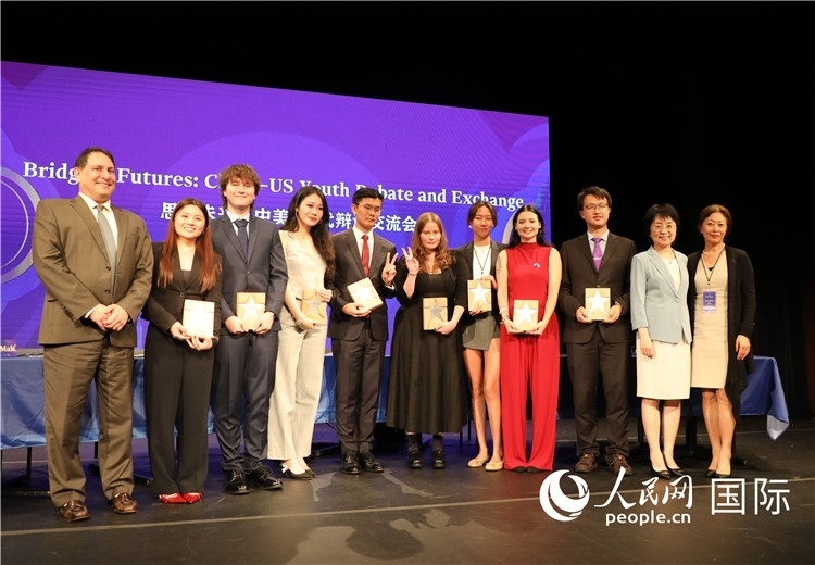 3、當(dāng)天還舉行了以“中美青年未來(lái)說(shuō)”為主題的中美“Z世代”辯論交流會(huì)。 人民網(wǎng)記者 李志偉攝