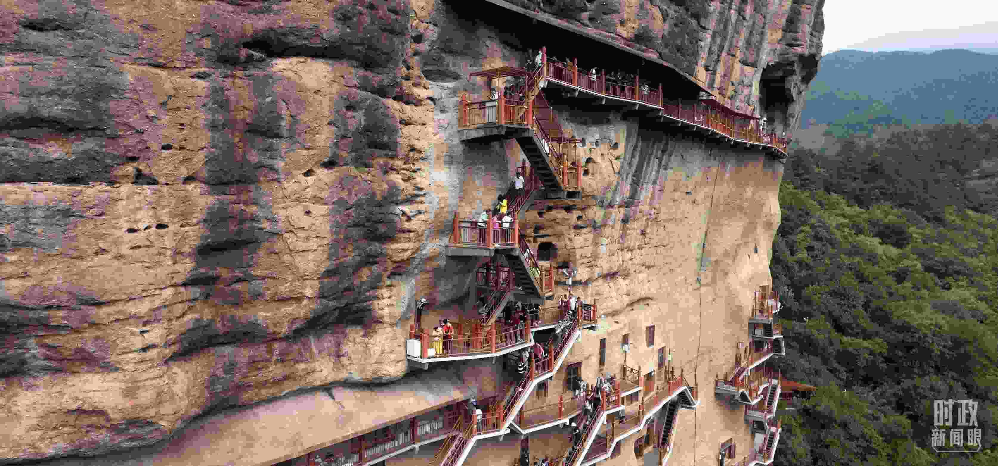 △麥積山石窟是國家5A級旅游景區(qū)，2024年上半年累計接待游客57萬人。（總臺國廣記者李晉拍攝）