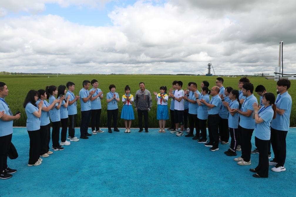 哈爾濱工業(yè)大學邀請農業(yè)專家周德華為學生講授水稻種植的故事。新華社發(fā)