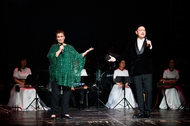 中羅歌唱家合唱《摩爾多瓦的玫瑰》。傅永山 攝