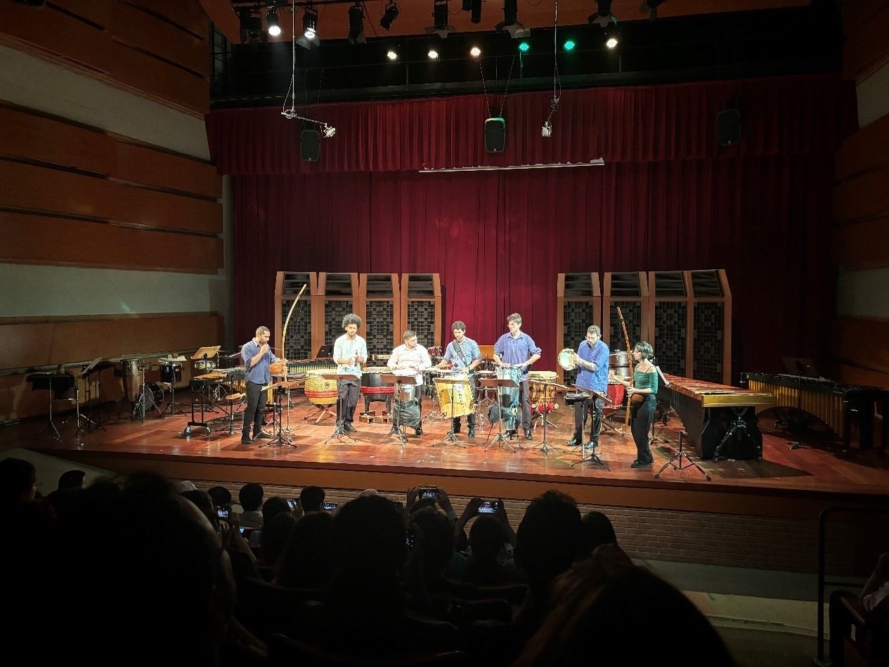 圣保羅州立大學(xué)藝術(shù)學(xué)院打擊樂(lè)團(tuán)在活動(dòng)上表演精彩的節(jié)目。 圣保羅州立大學(xué)孔子學(xué)院供圖