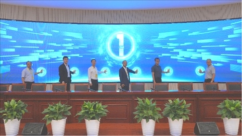 參會(huì)領(lǐng)導(dǎo)嘉賓現(xiàn)場(chǎng)啟動(dòng)路演活動(dòng)。北京工商大學(xué)供圖