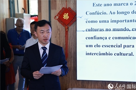 中國(guó)駐里約總領(lǐng)館副總領(lǐng)事王海濤在活動(dòng)現(xiàn)場(chǎng)致辭。人民網(wǎng)記者 陳海琪攝