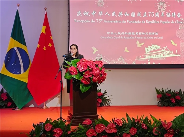 伯南布哥州州長(zhǎng)代表、科技廳長(zhǎng)維達(dá)爾在招待會(huì)上致辭。 中國(guó)駐累西腓總領(lǐng)館供圖