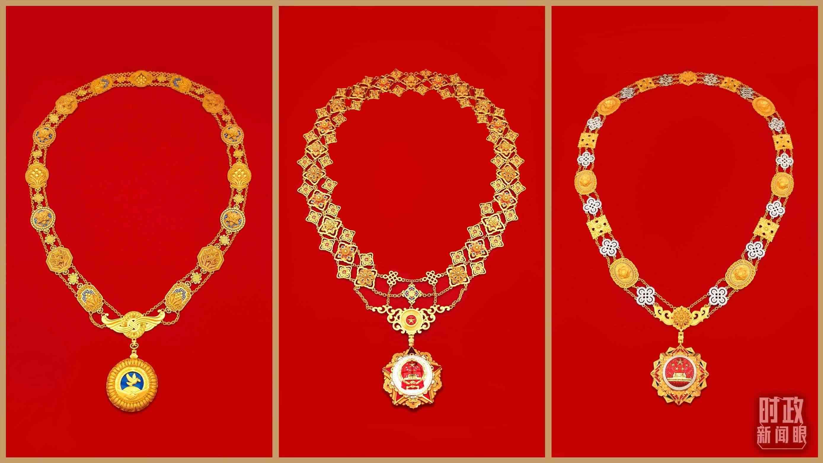 “共和國勛章”（中）、“友誼勛章”（左）和國家榮譽稱號獎章（右）。（總臺央視記者郭鴻、鄂介甫拍攝）