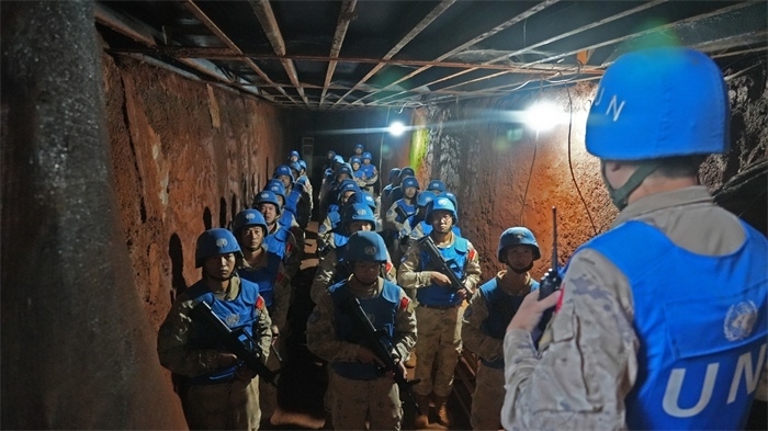 進(jìn)入地下掩體隱蔽。王軍杰攝