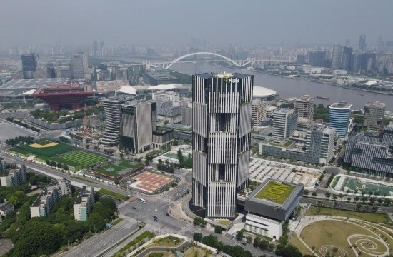 位于中國上海浦東新區(qū)世博園區(qū)的金磚國家新開發(fā)銀行總部大樓（2022年6月17日攝，無人機(jī)照片）。新華社記者方喆攝