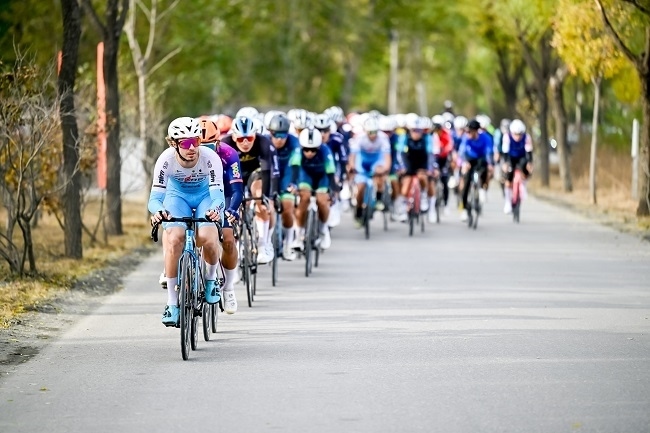 選手在比賽中展開激烈角逐。主辦方供圖