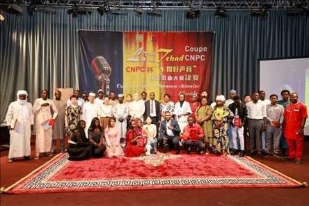 選手、評(píng)委、組委會(huì)工作人員共同與頒獎(jiǎng)嘉賓合影。中國(guó)石油非洲公司供圖