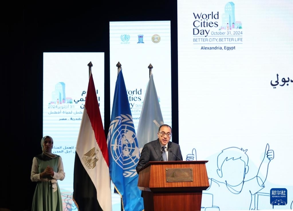 10月31日，在埃及亞歷山大，埃及總理馬德布利在活動上致辭。新華社記者 王東震 攝