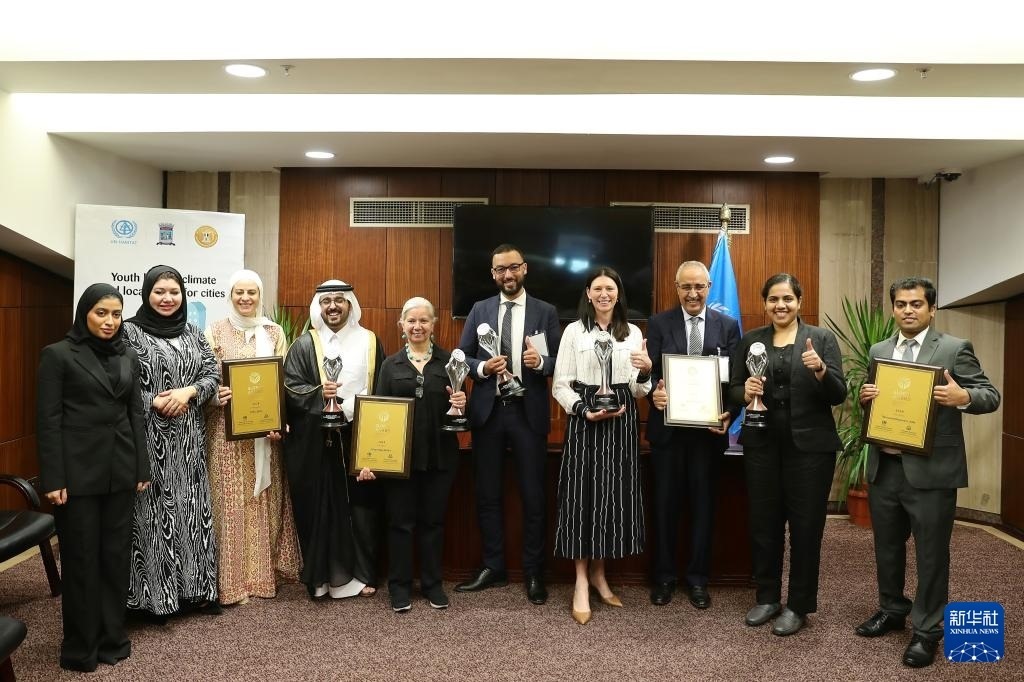 10月31日，在埃及亞歷山大，獲得第二屆全球可持續(xù)發(fā)展城市獎（上海獎）的城市代表合影。新華社記者 王東震 攝