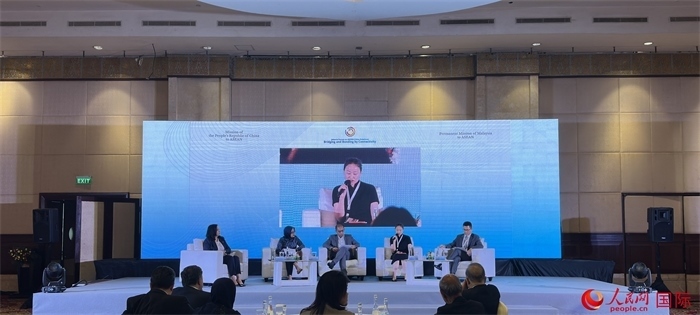 “企業(yè)對中國東盟互聯(lián)互通的責(zé)任與貢獻”分議題討論現(xiàn)場。人民網(wǎng)記者 曹師韻攝