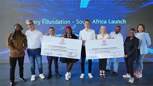 捐贈合影。奇瑞國際南非子公司提供