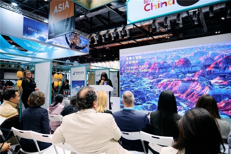  “中國館”新疆旅游推介會現(xiàn)場介紹。楊浩鵬攝