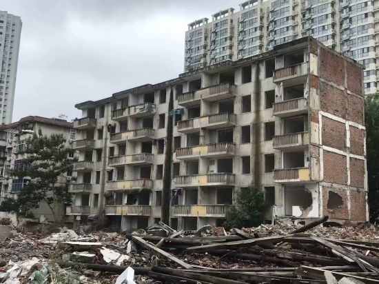 圖為拆遷中的合肥儀表廠宿舍。 合肥市蕪湖路街道 提供