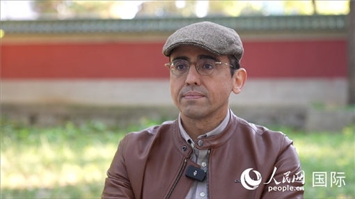 巴西漢學家喬治·西內(nèi)迪諾（中文名“沈友友”）。人民網(wǎng)記者 劉寧攝