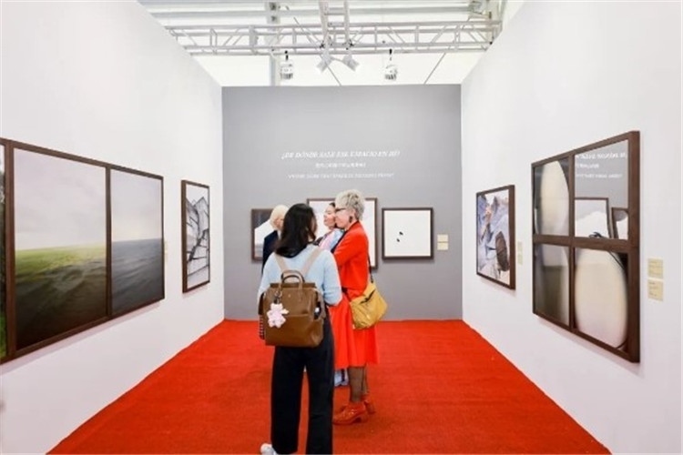 “我內(nèi)心的那個空從哪里來？從波濤、云朵和勇氣”西岸藝博會展覽現(xiàn)場 圖片由主辦方提供