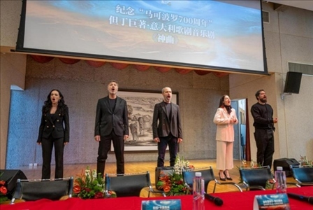 發(fā)布會現(xiàn)場，主創(chuàng)表演音樂劇片段。主辦方供圖