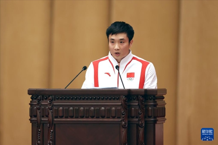 11月15日，跳水運(yùn)動(dòng)員曹緣在報(bào)告會(huì)上發(fā)言。新華社記者 李明 攝