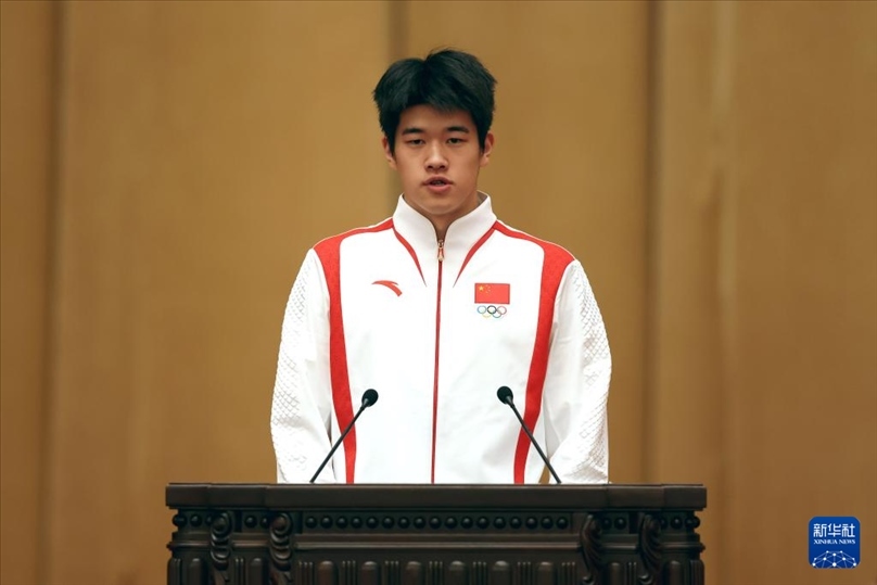 11月15日，游泳運(yùn)動(dòng)員潘展樂在報(bào)告會(huì)上發(fā)言。新華社記者 李明 攝