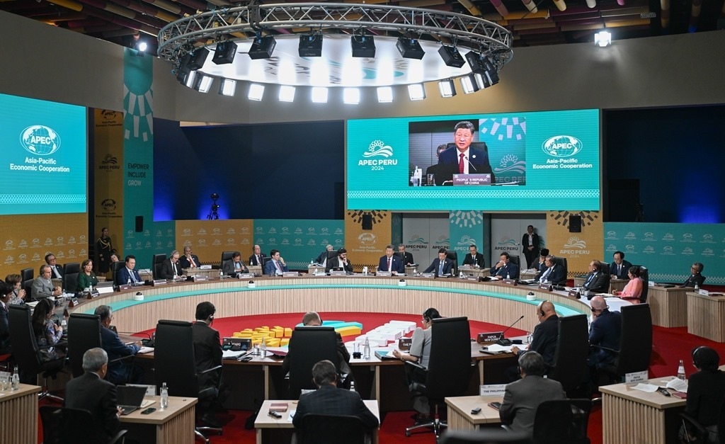 當(dāng)?shù)貢r(shí)間11月16日上午，亞太經(jīng)合組織第三十一次領(lǐng)導(dǎo)人非正式會(huì)議在秘魯利馬會(huì)議中心舉行。國家主席習(xí)近平出席會(huì)議并發(fā)表題為《共擔(dān)時(shí)代責(zé)任 共促亞太發(fā)展》的重要講話。新華社記者 謝環(huán)馳 攝