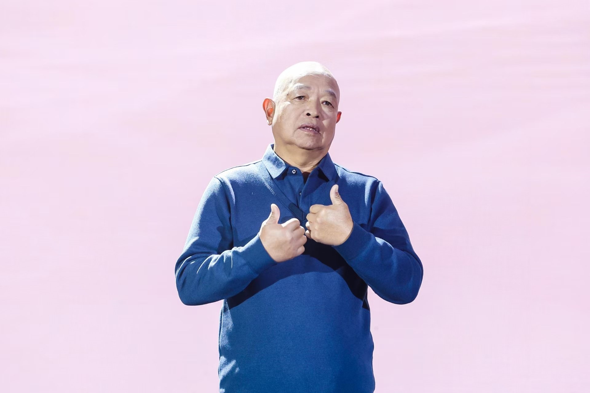 “山東好人”、煙臺市無聲洗車場經(jīng)理柳興濤。人民視頻供圖。