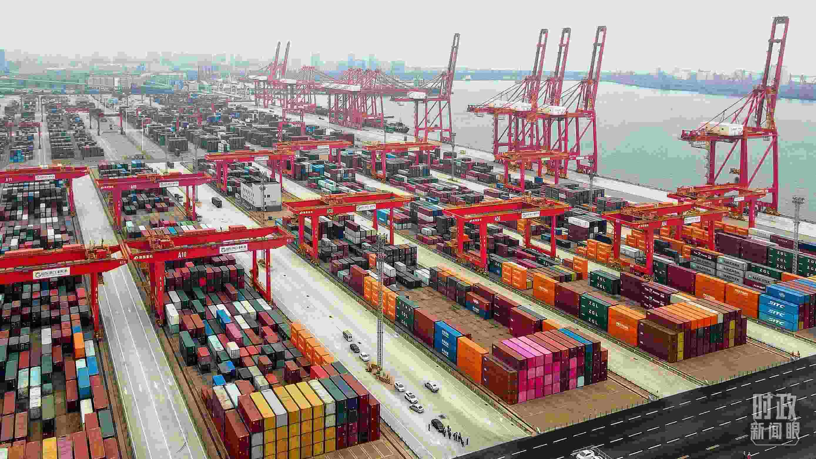 △山東日照港。（總臺央視記者劉琦拍攝）