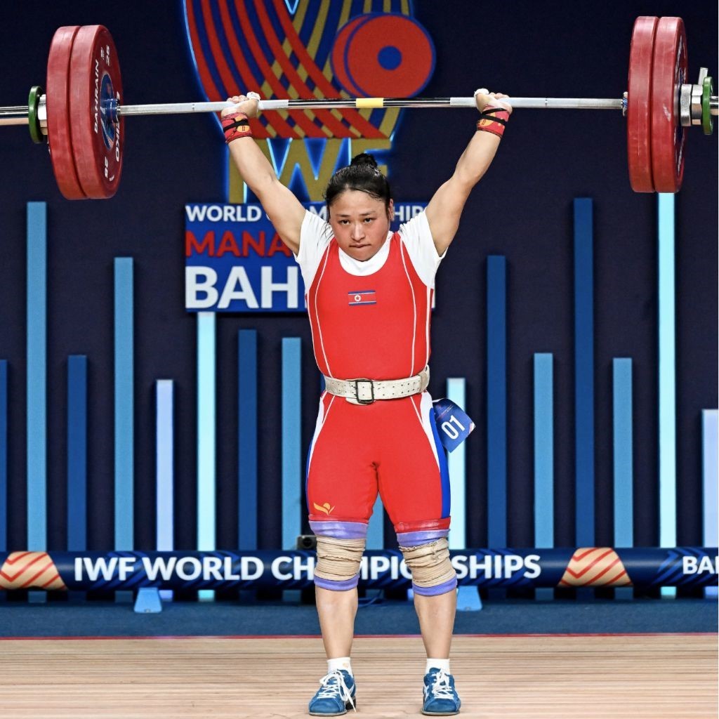 圖為李盛金在比賽中。圖片來源于國際舉重聯(lián)合會官網