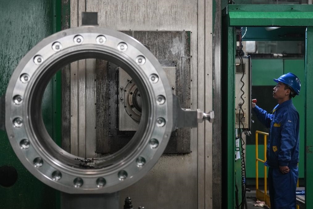 2023年2月14日，沈陽鼓風(fēng)機(jī)集團(tuán)股份有限公司的工人在車間工作。新華社記者 潘昱龍 攝