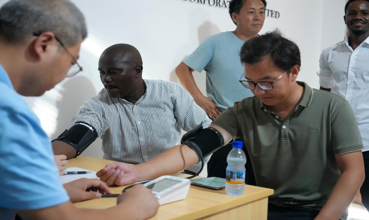 醫(yī)療隊專家診療現(xiàn)場。中國土木供圖