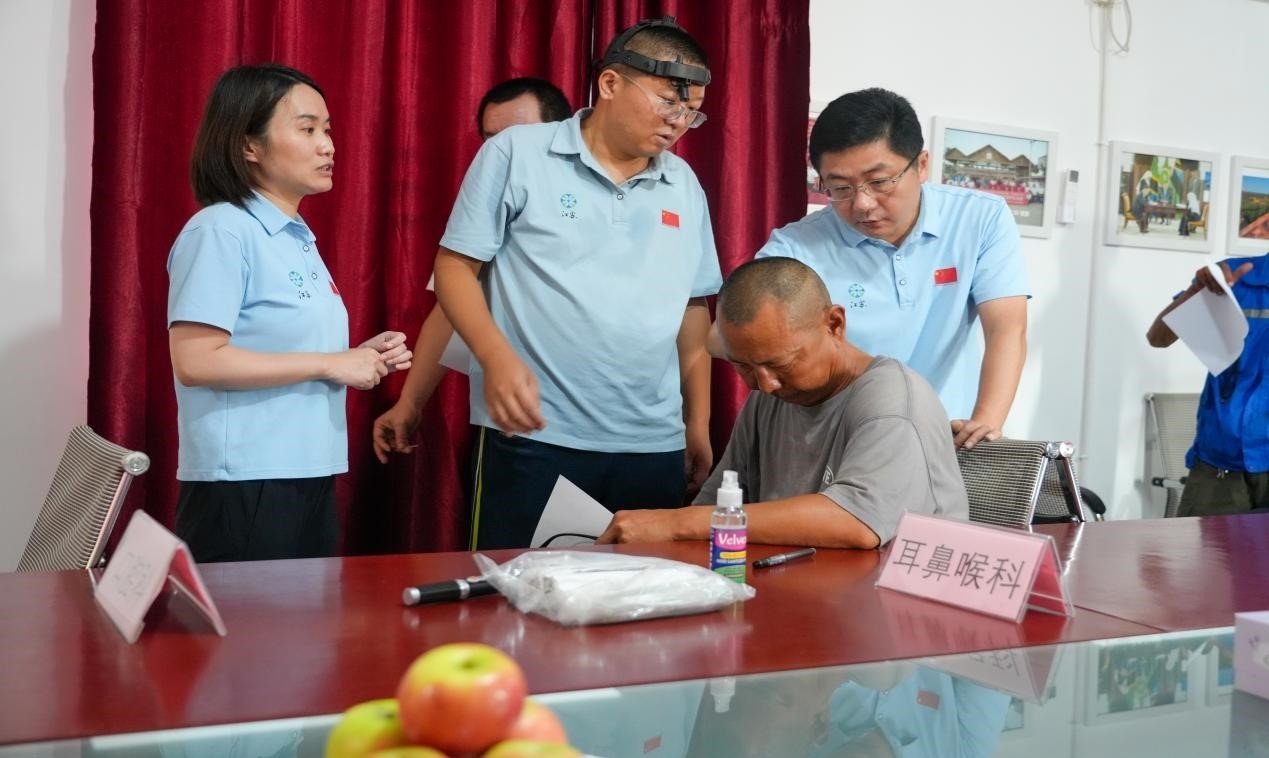 醫(yī)療隊專家診療現(xiàn)場。中國土木供圖