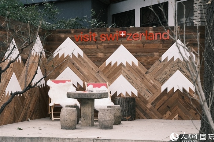 瑞士小木屋一隅，靜謐中散發(fā)出阿爾卑斯的冬日溫情。人民網(wǎng) 實(shí)習(xí)生黃睿攝