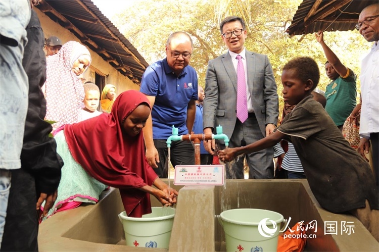 安全供水工程揭牌儀式現(xiàn)場。施亮攝