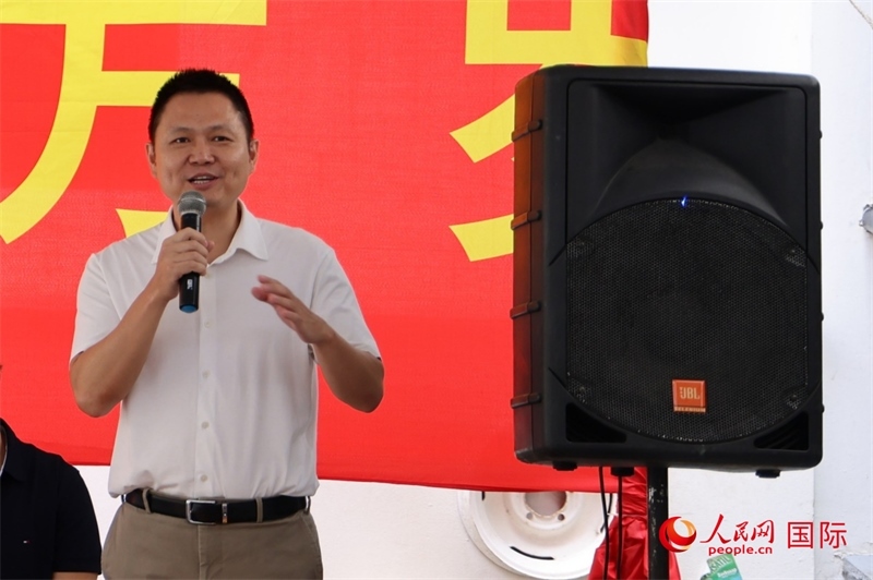 中國駐里約總領(lǐng)館副總領(lǐng)事王尉育在捐贈(zèng)活動(dòng)上致辭。人民網(wǎng)記者 陳海琪攝