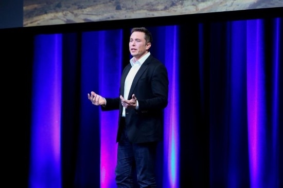  2017年9月29日，在澳大利亞阿德萊德，美國企業(yè)家埃隆·馬斯克在第68屆國際宇航大會閉幕式前做主旨演講。新華社發(fā)（閆寒攝）