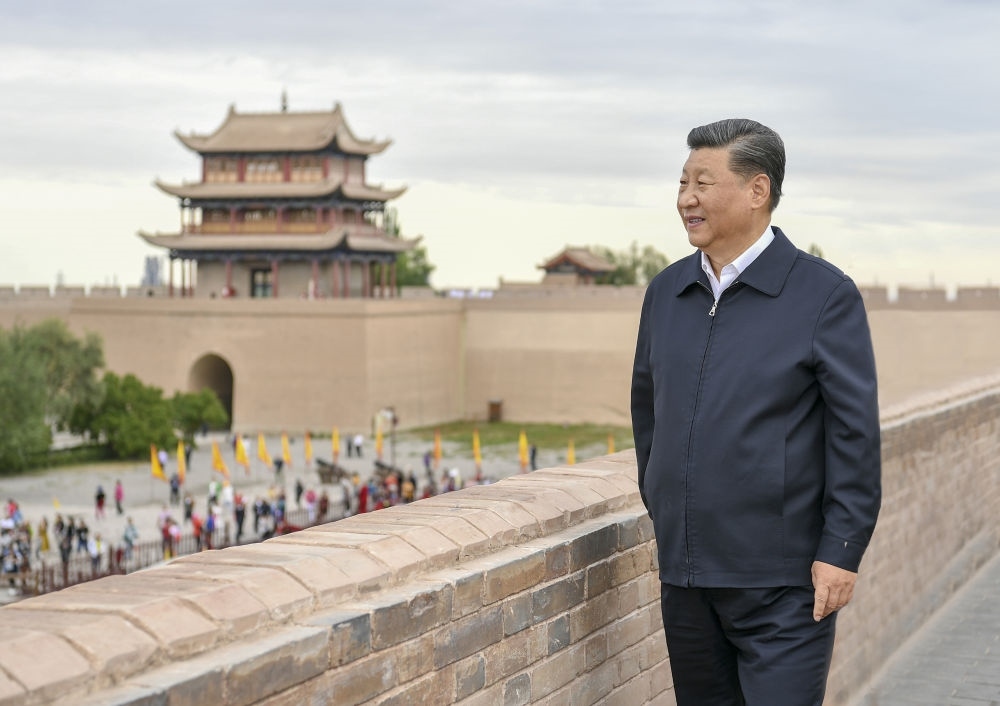 2019年8月20日上午，習(xí)近平總書記來到嘉峪關(guān)關(guān)城，登上城樓察看關(guān)城整體面貌，聽取河西走廊長城、關(guān)隘歷史文化情況介紹。新華社記者 謝環(huán)馳 攝